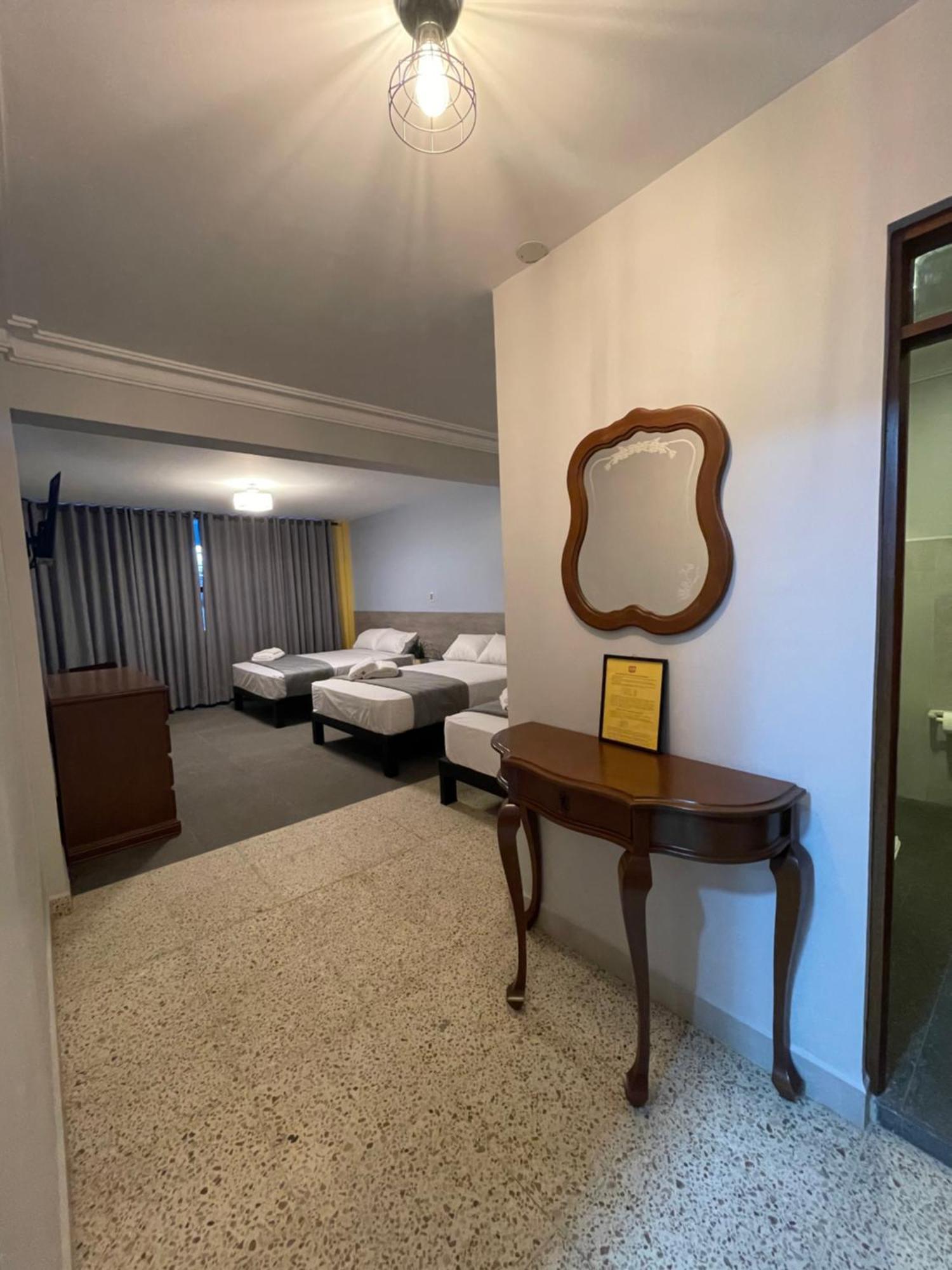 Izza Hotel Cochabamba Dış mekan fotoğraf